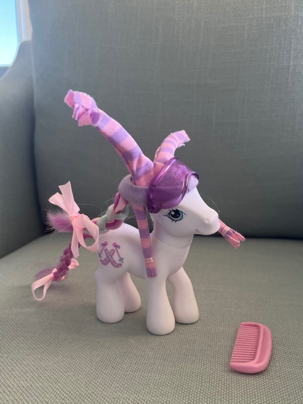 My Little Pony Chilly Breezes 2006 G3 Winter Series IV w/ Comb White Purple Pony